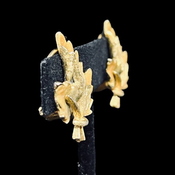 Vintage BSK Gold Tone And Green Maple Leaf Clip On Earrings (5056) - Picture 4 of 7